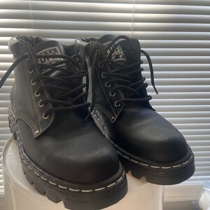 Roots TUFF Boots Mens 7 ( Women's 9 )